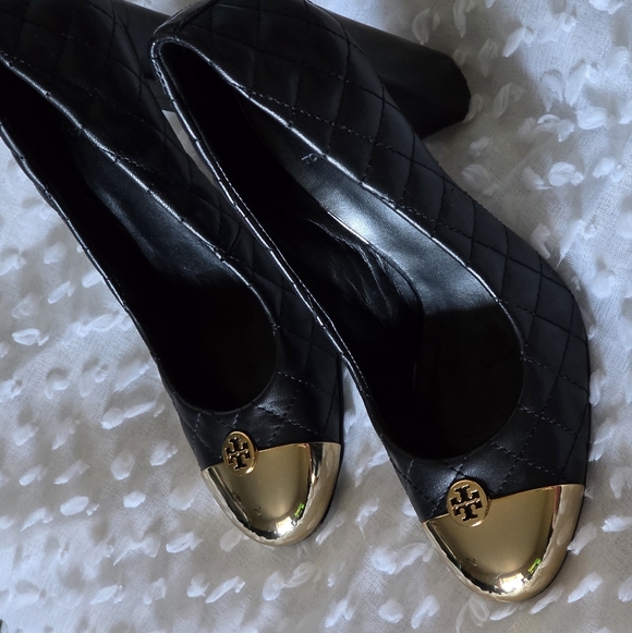 Tory Burch Black Quilted Leather Pumps with Gold Tory Burch accent Logo - Picture 1 of 4